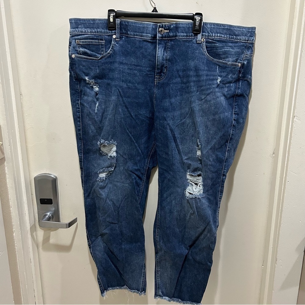 Torrid Premium Stretch Bombshell Straight Feel the Fit Ripped Blue Jean Size 28S